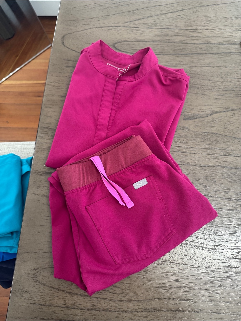 Figs Women's Scrub Set in Hot Magenta - Picture 2 of 2